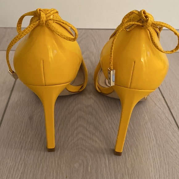 Pre worn Zara Yellow Heels - Picture 4 of 8